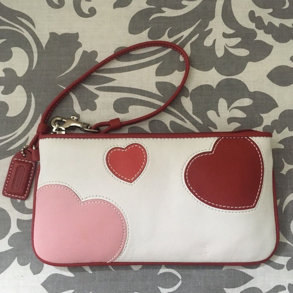 AUTHENTIC COACH HEART WRISTLET